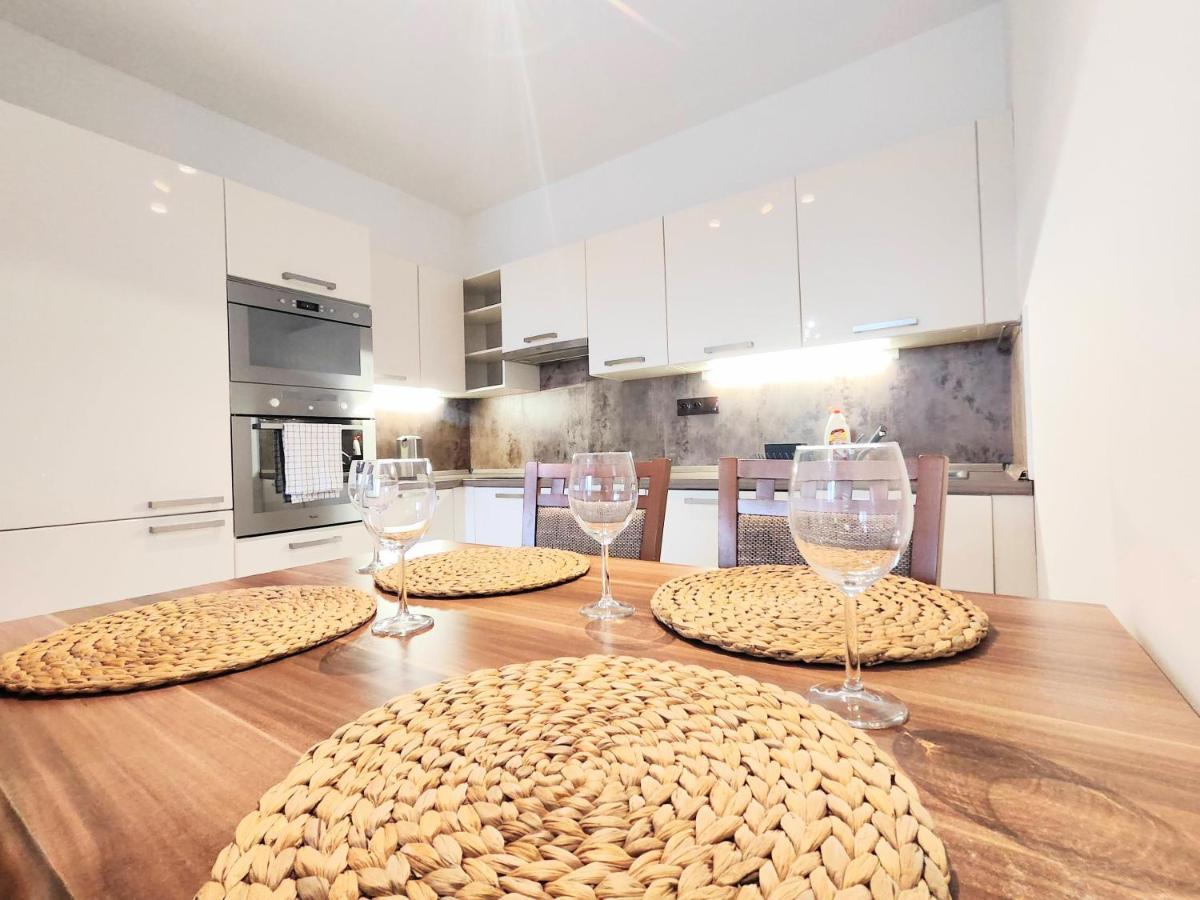 Mills - Free Parking - Balcony With View - Close To Nivy Mall Bratislava