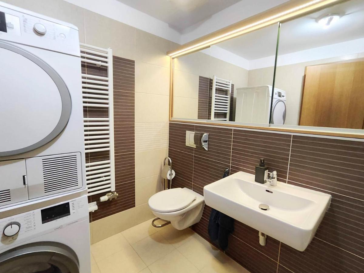 Mills - Free Parking - Balcony With View - Close To Nivy Mall Apartment Bratislava
